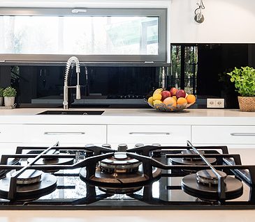 Contemporary minimalist kitchen with mirror splashback